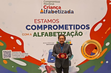 Lula entrega Selo Nacional Compromisso com a Alfabetização ao município de Paraguaçu Paulista