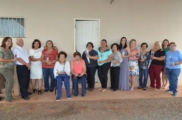 Prefeitura inaugura praça e realiza plantio de Ipês 