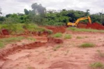 Departamento de Obras recupera ponte e estradas rurais no município