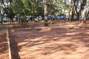 Revitalização transforma antigo ponto de alagamento em futura quadra de areia para a comunidade