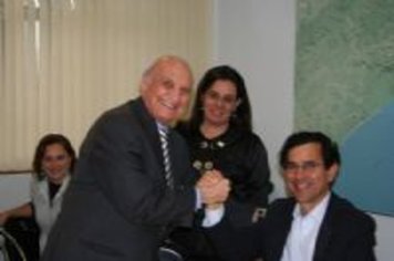 Paraguaçu assina convenio de R$ 250 mil para compra de máquina para Aterro Sanitário