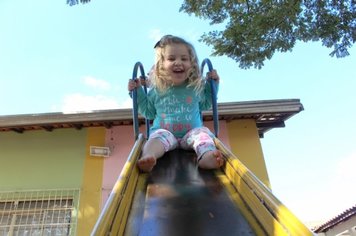 BRINCAR NA CRECHE AGITA A CRIANÇADA EM PARAGUAÇU