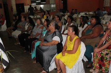 Turma da Oficina de Móveis de Bambu se forma em Roseta