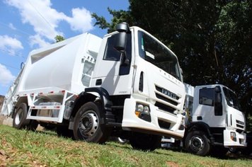 Prefeitura recebe mais dois veículos para atender melhor a população