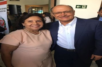 Depois de muita luta, prefeita assina nesta quinta quatro novos convênios para o município