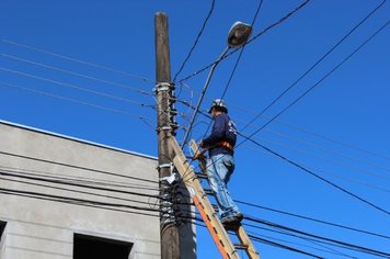 Prefeitura efetua trocas de lâmpadas na cidade