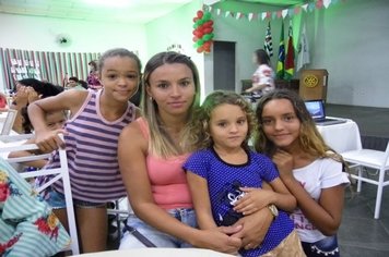 CRAS II comemora Dia Internacional da Família com jantar italiano