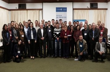 Prefeita Almira participa de curso sobre gestão municipal e política