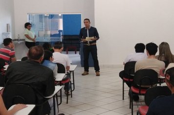 Departamento de Obras de Paraguaçu se reúne com empresários na ACE para tratar sobre coleta de lixo