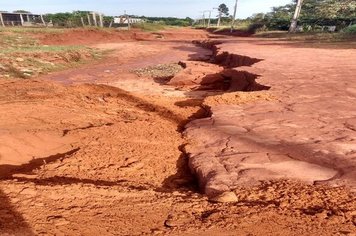 Prefeitura recupera rua destruída por chuva no Rancho Alegre