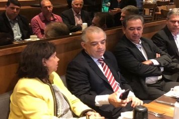 Prefeita Almira reivindica curso de “Gestão Pública” ao vice-governador e é atendida