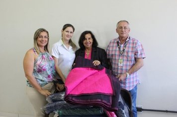 FUNDO SOCIAL DE SOLIDARIEDADE RECEBE 120 COBERTORES DA USINA COCAL