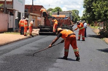 “Obrigada, Almira” diz moradora sobre asfalto em rua da Vila Nova