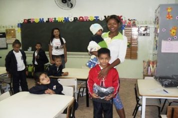 Quase sete mil alunos voltam às aulas na rede municipal, totalmente uniformizados