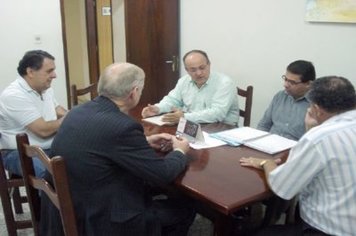 Câmara aprova em 1º turno projetos do prefeito de abono salarial e cartão alimentação ao servidor público de Paraguaçu