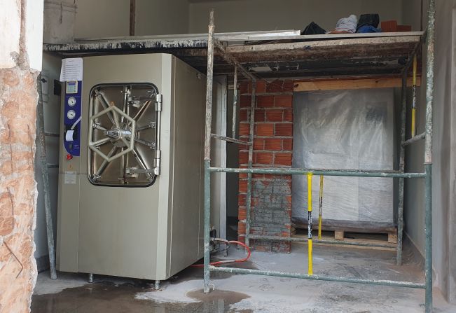 Com suporte da Prefeitura, Santa Casa investe em tecnologia e adquire nova autoclave hospitalar 