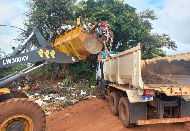 Em mais uma ação de limpeza, Departamento de Obras recolhe cerca de 200 toneladas de lixo e entulhos