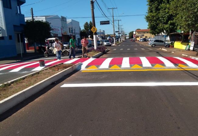 Terceira faixa elevada é instalada na Avenida Siqueira Campos