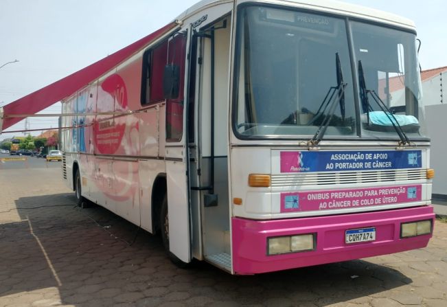 Ônibus de coleta de exames preventivos atende mulheres em Paraguaçu Paulista