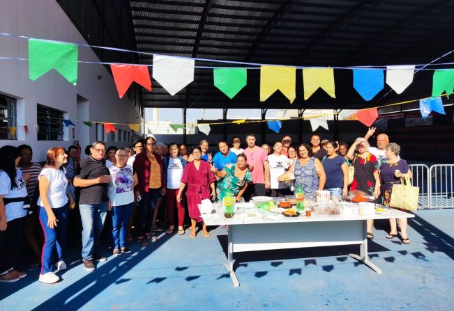 Alunos de hidroginástica promovem Festa Junina