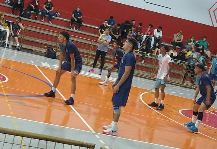 Equipe de vôlei de Paraguaçu estreia com vitória nos Jogos Regionais em Ourinhos