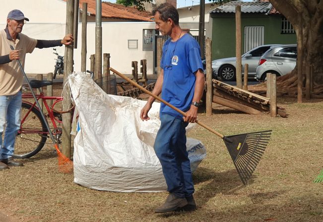 Prefeitura de Paraguaçu intensifica limpeza em praça da Vila Gammon
