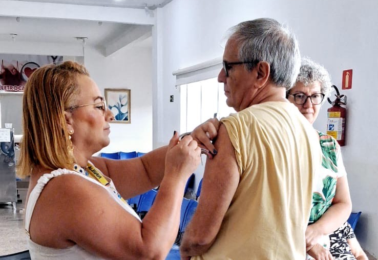 Paraguaçu imuniza cerca de 400 pessoas contra a gripe neste sábado 