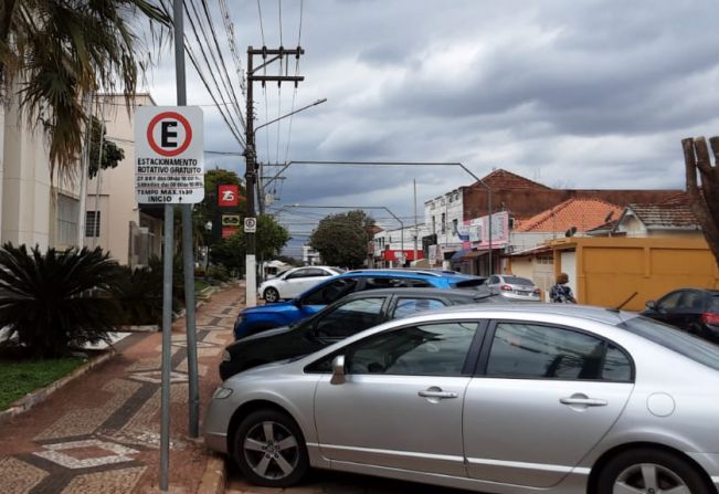 Estacionamento rotativo é retomado no centro
