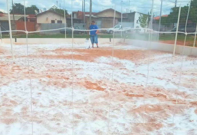 ESPORTES: Quadras de areia de Paraguaçu Paulista recebem tratamento com cal