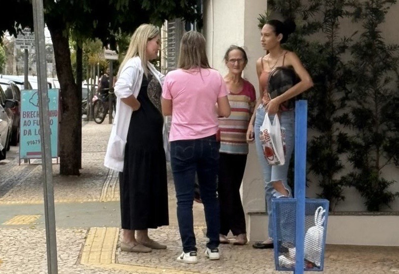 EMULTI divulga ação do Outubro Rosa no centro de Paraguaçu Paulista