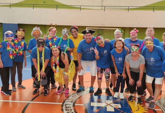 Integrantes do Projeto Melhora a Idade ganham manhã de diversão com show de carnaval e marchinhas
