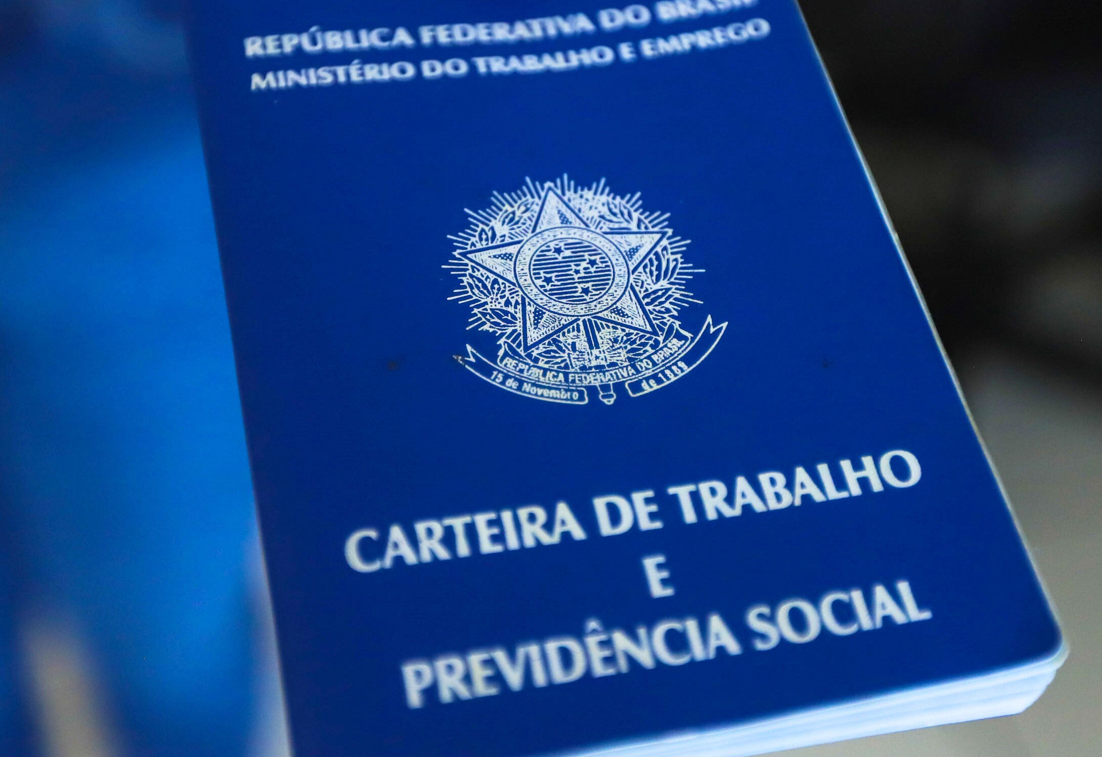 PAT: Vagas de emprego disponíveis para garçom, cozinheira, caixa e gerente