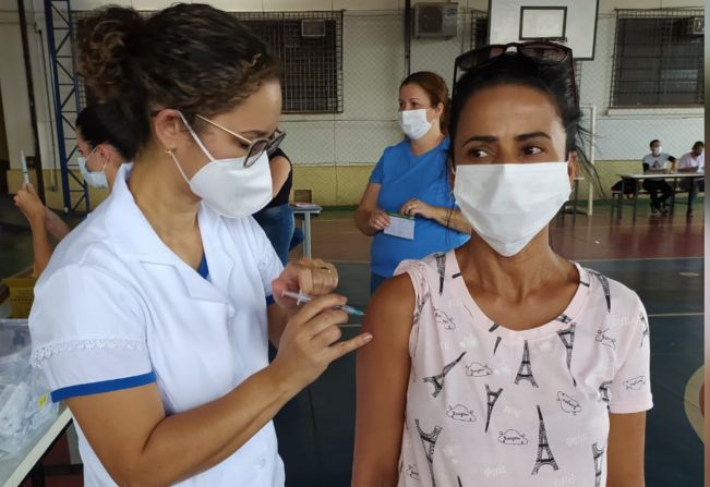 Covid: Vacinação segue nesta quarta com doses remanescentes