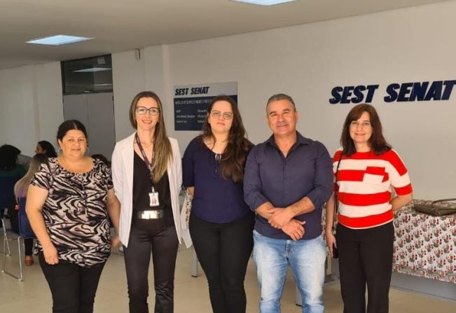 Diretor de Indústria e Comércio e os funcionários do Posto de Atendimento ao Trabalhador (PAT), participam de Reunião Técnica sobre Empregabilidade Inclusiva Regional. 