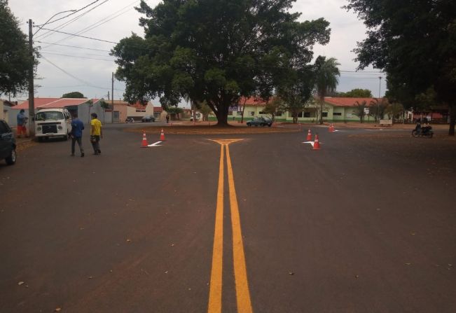 Rotatória da Gammon recebe reforço na sinalização 