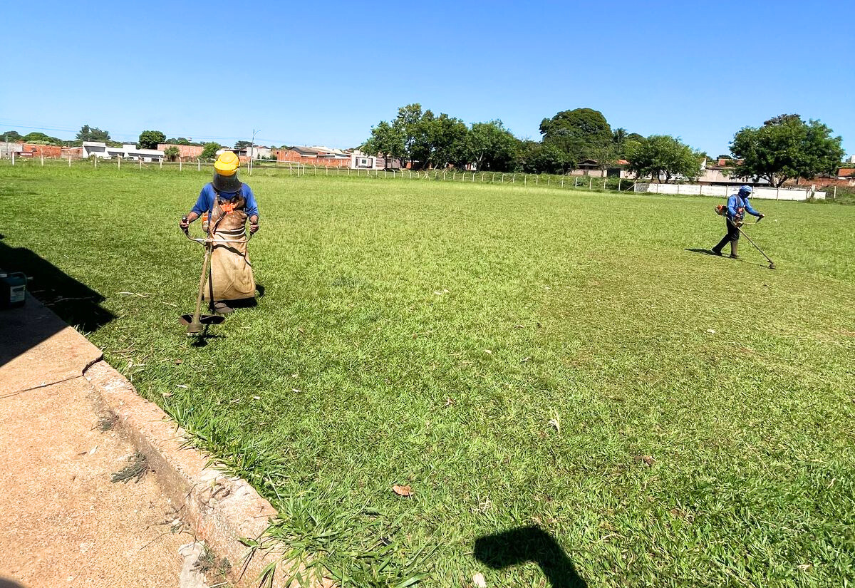 Campo de futebol do 'Plimec' recebe ação de limpeza e manutenção, na Barra Funda