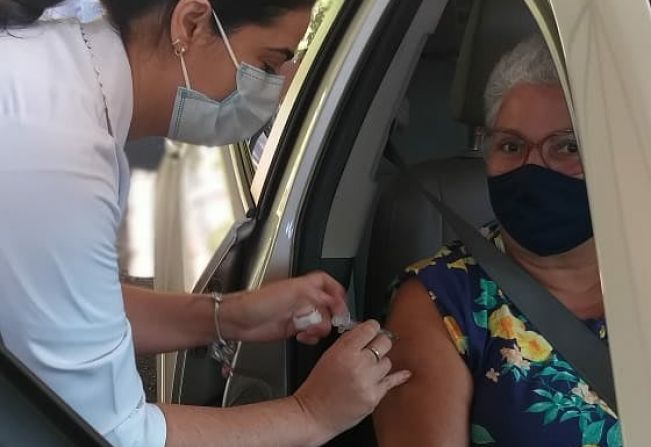 Drive-thru desta quinta-feira vacinou 1200