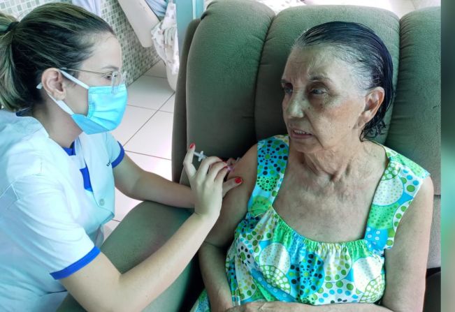 Lar do Idoso recebe vacina contra Covid