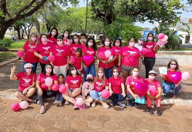 Mulheres do CRAS III marcam presença em caminhada pelo Outubro Rosa