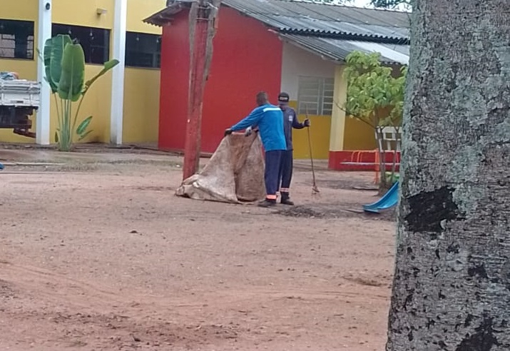 Após forte chuva e queda de galhos e folhas, Prefeitura faz nova limpeza da Escola Infantil Dona Cota