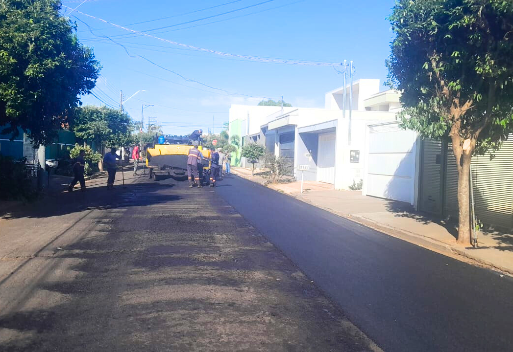 Trecho da Rua Conselheiro Rodrigues Alves recebe recape e ganha novo asfalto 