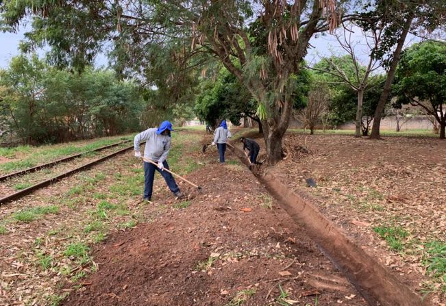 Prefeitura inicia limpeza de galerias e bueiros
