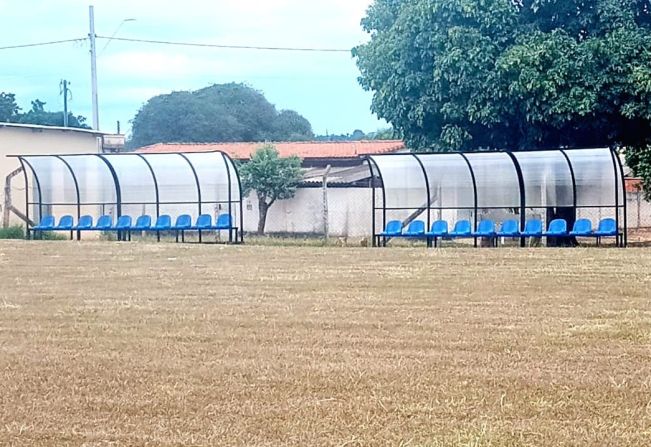Prefeitura instala 20 bancos de reservas no campo de Conceição de Monte Alegre