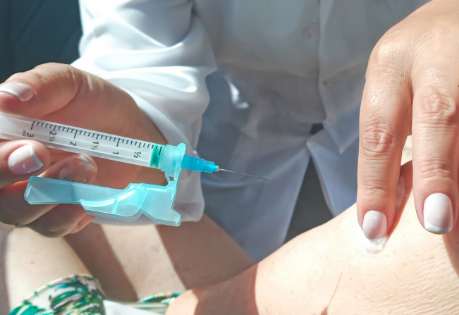 Vacina: Quinta-feira tem 1ª dose para idosos de 60 a 62 anos