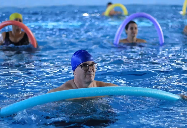 Iniciadas as aulas de hidroginástica na Piscina Municipal