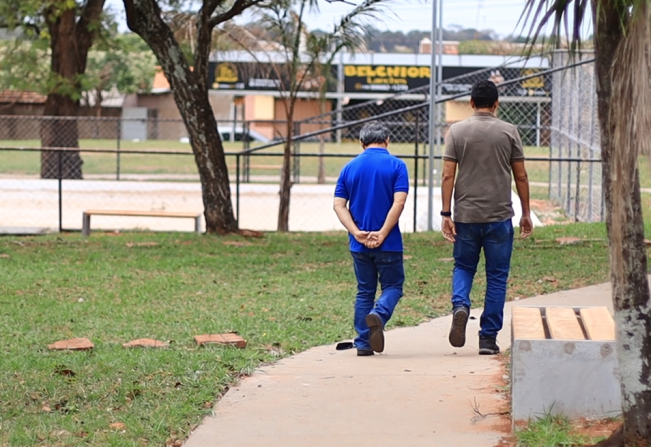 Prefeitura realiza adequações na Praça da Murilo Macedo