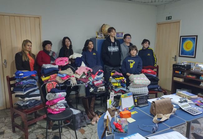 Assistência Social recebe doação de agasalhos do Colégio MVC Objetivo