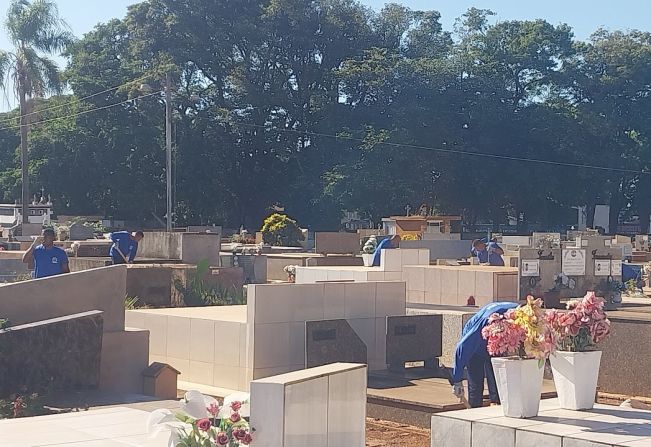 Cemitério Municipal passa por manutenção