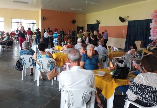 Usuários do CCI ganham almoço especial de Páscoa