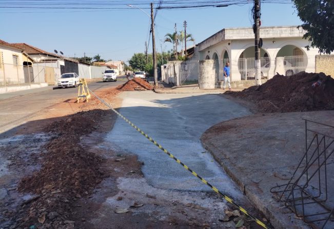 Prefeitura instala mais dois sarjetões em Paraguaçu Paulista